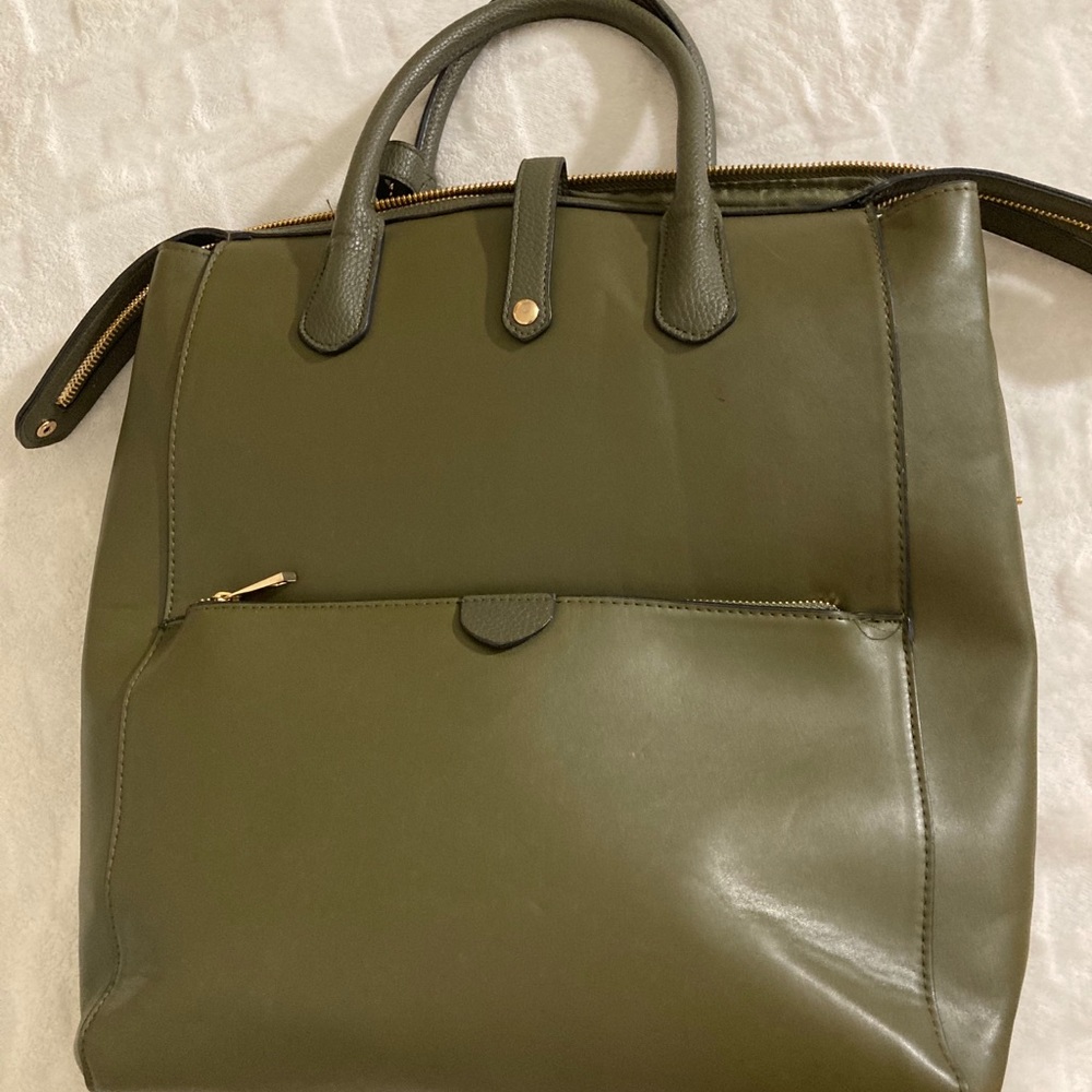 Backpack & hand bag a. New day in v good condition
